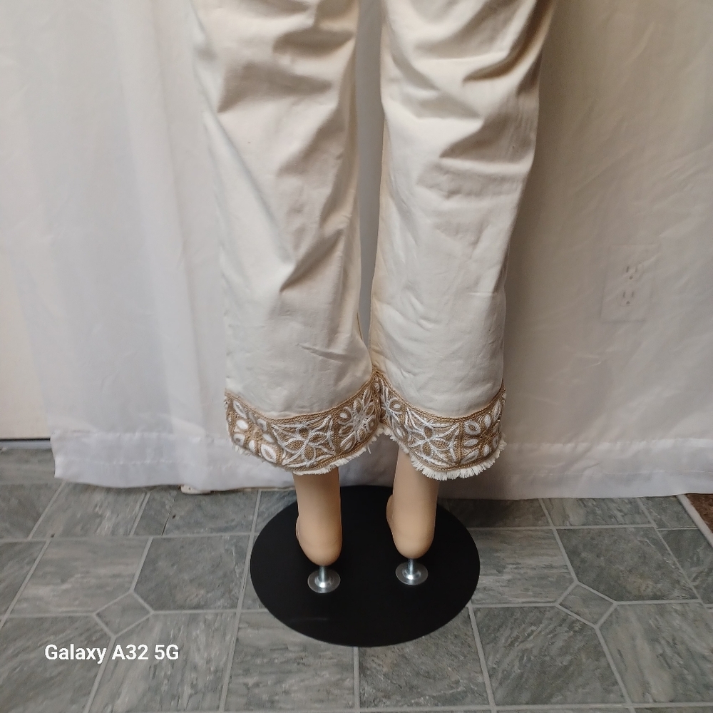 Charlies B Size 8 Cream Jeans with Embroidered Detail - Picture 4 of 14